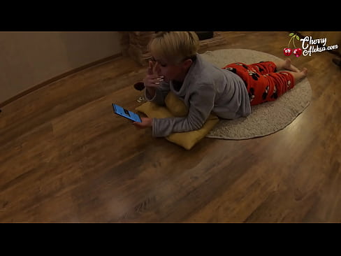❤️ Šialená blondínka fajčí obrovský penis a skáče na ňom - análny sex ❤ Šukanie video na sk.mathem-1-class.ru ❌
