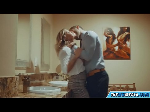 ❤️ Keď vás prsnatá blondínka zvádza na verejných toaletách ❤ Šukanie video na sk.mathem-1-class.ru ❌